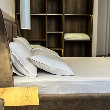 דורס Alexander Rooms & Apartments מראה חיצוני תמונה