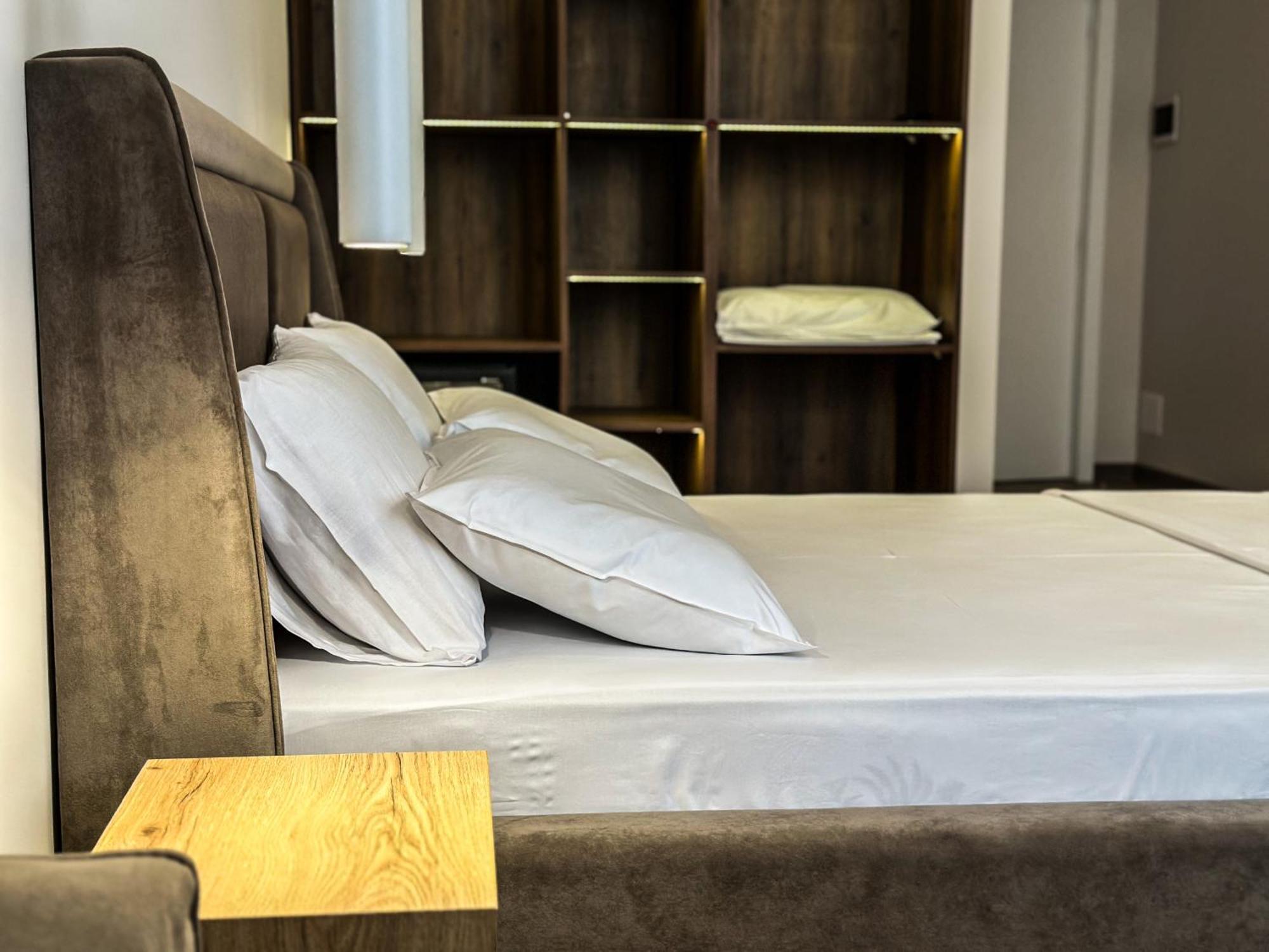 דורס Alexander Rooms & Apartments מראה חיצוני תמונה