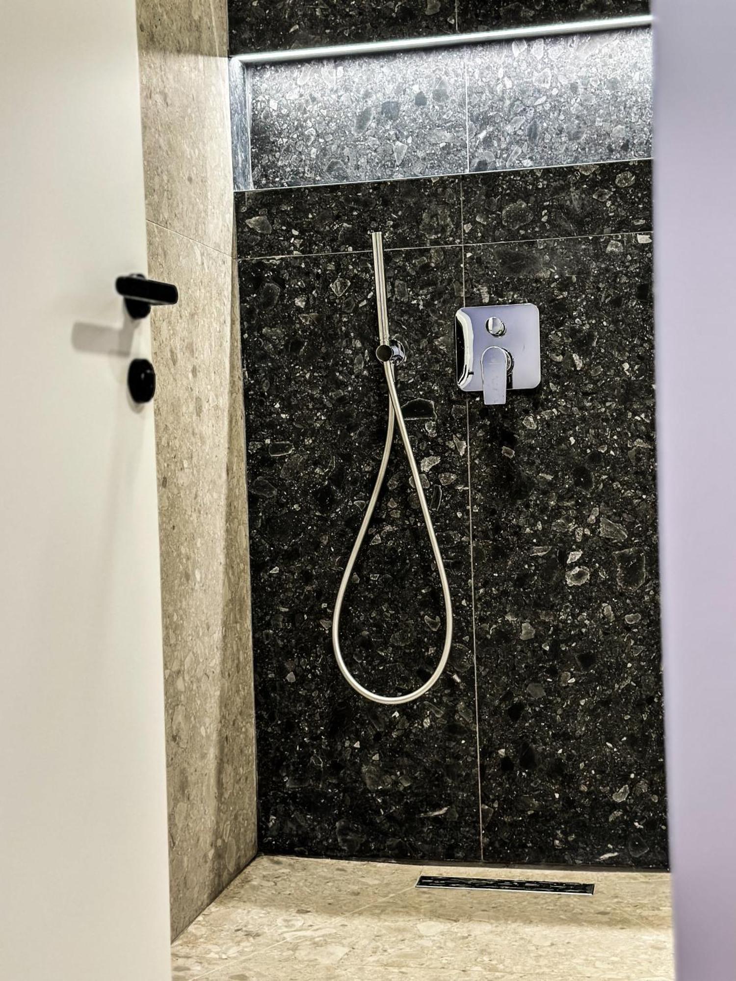 דורס Alexander Rooms & Apartments מראה חיצוני תמונה