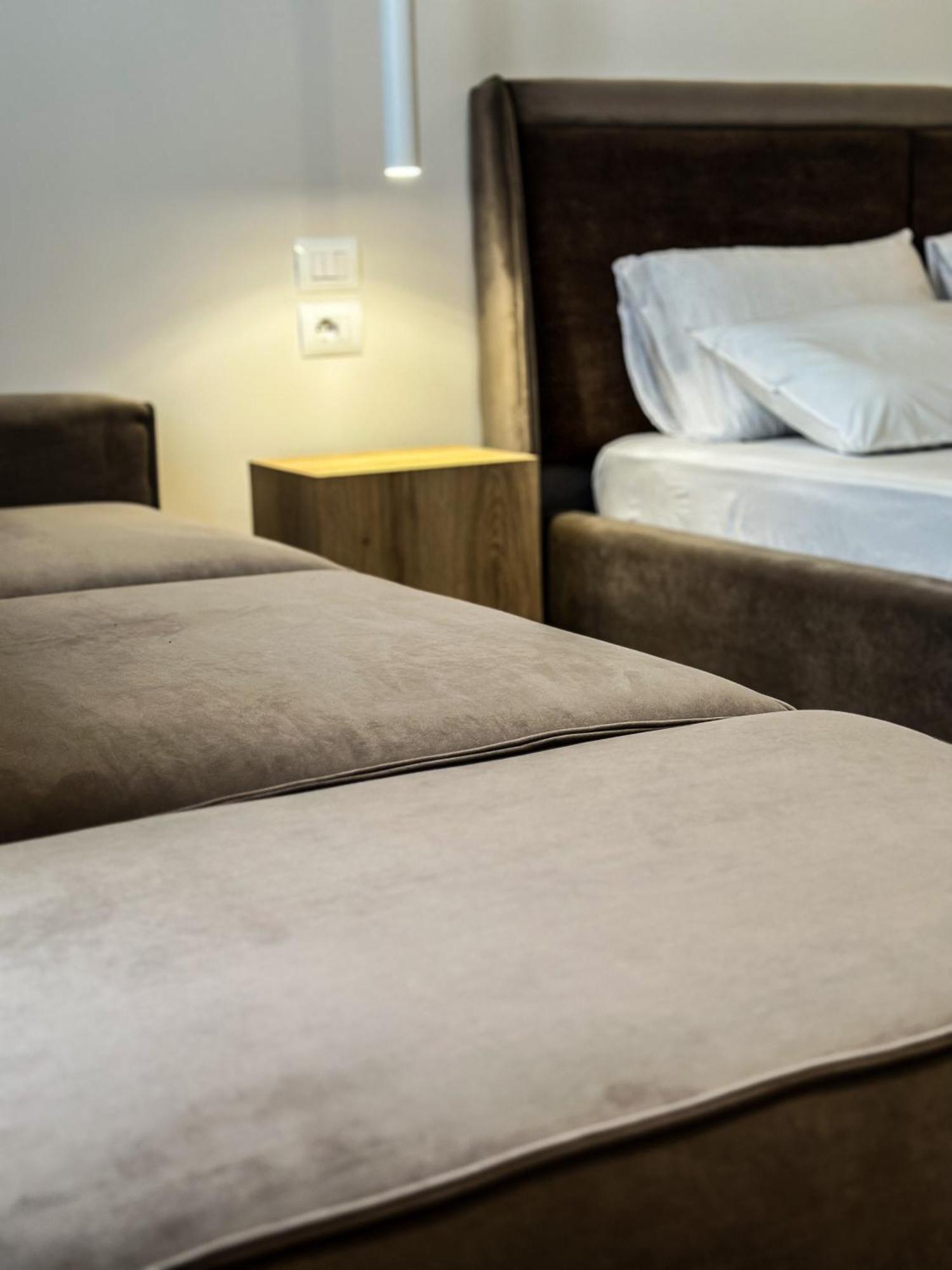 דורס Alexander Rooms & Apartments מראה חיצוני תמונה