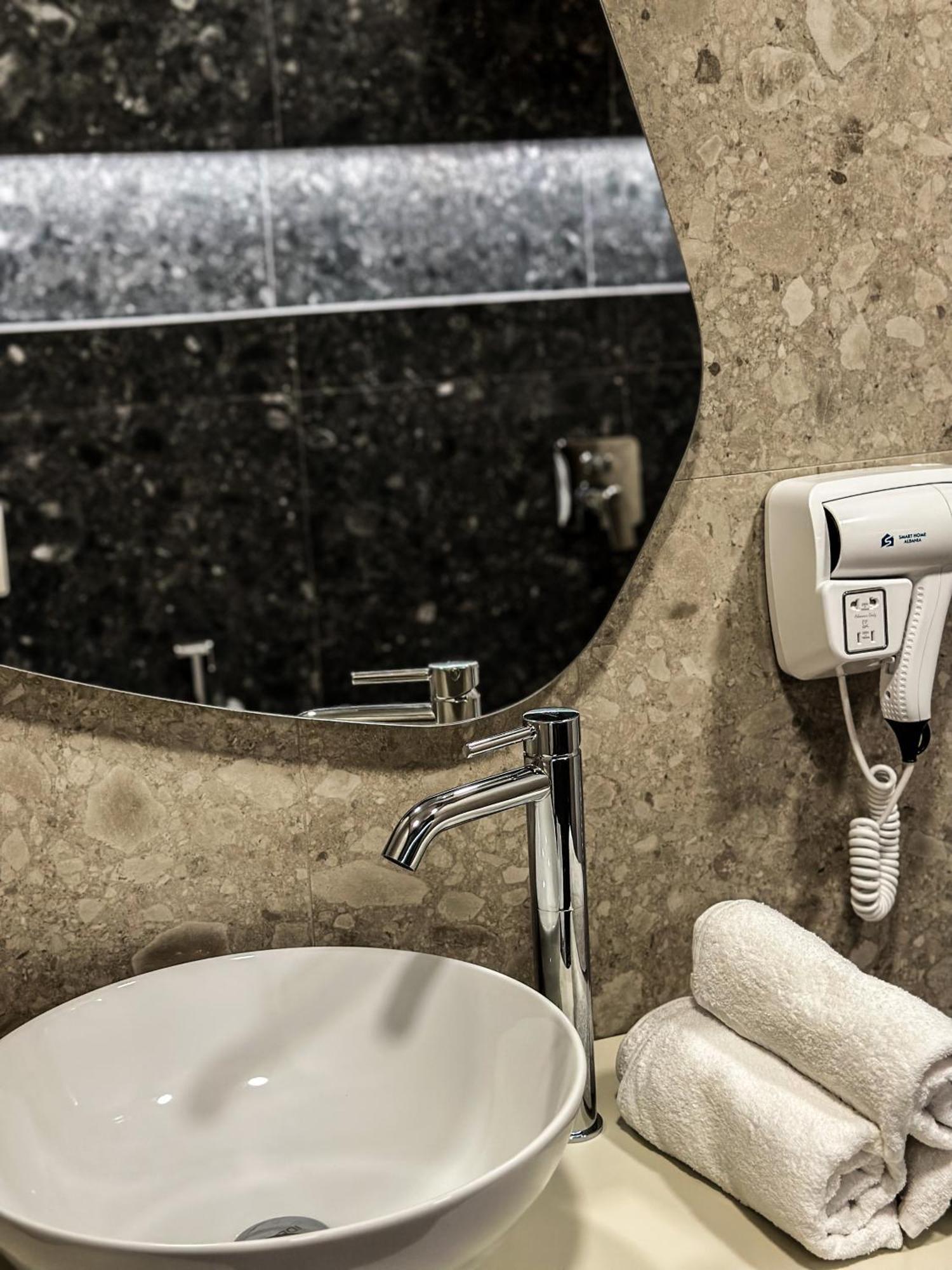 דורס Alexander Rooms & Apartments מראה חיצוני תמונה