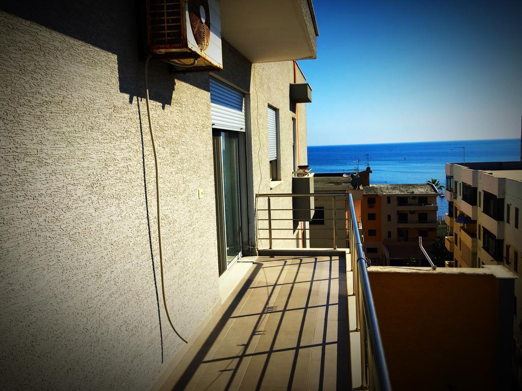 דורס Alexander Rooms & Apartments מראה חיצוני תמונה