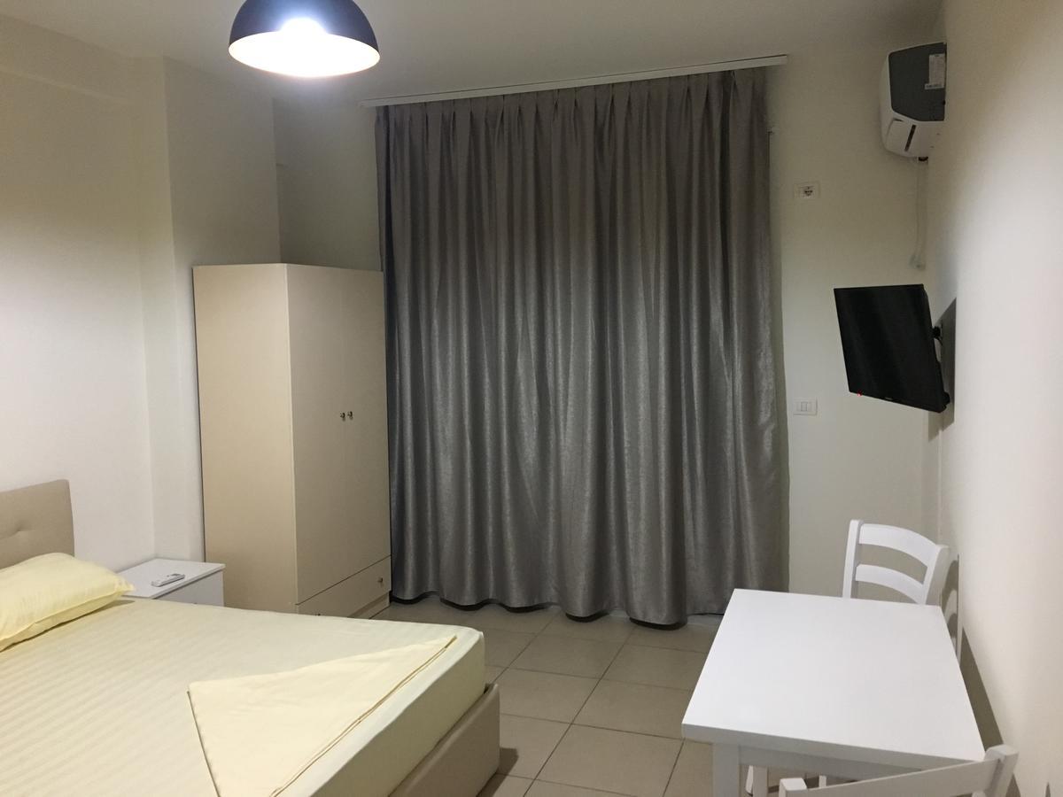 דורס Alexander Rooms & Apartments מראה חיצוני תמונה