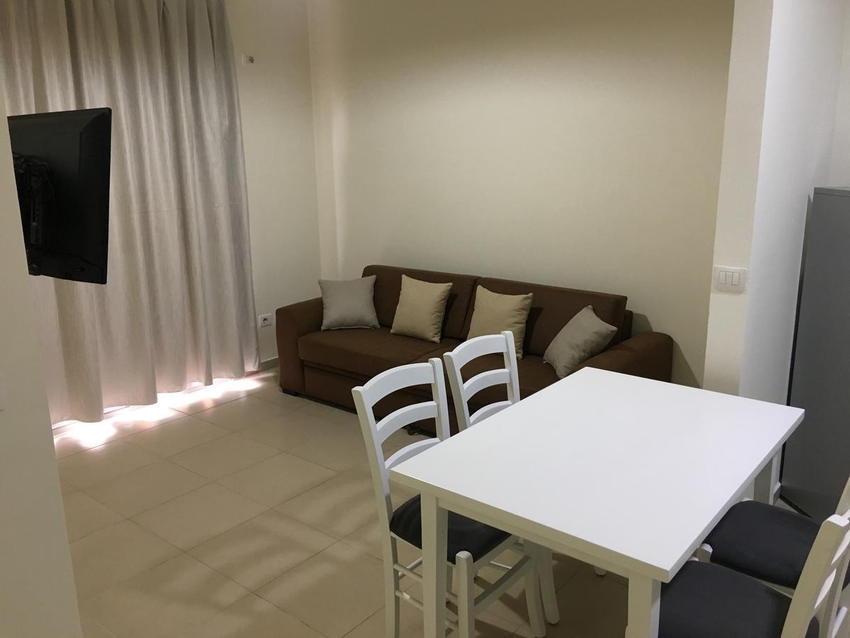 דורס Alexander Rooms & Apartments מראה חיצוני תמונה
